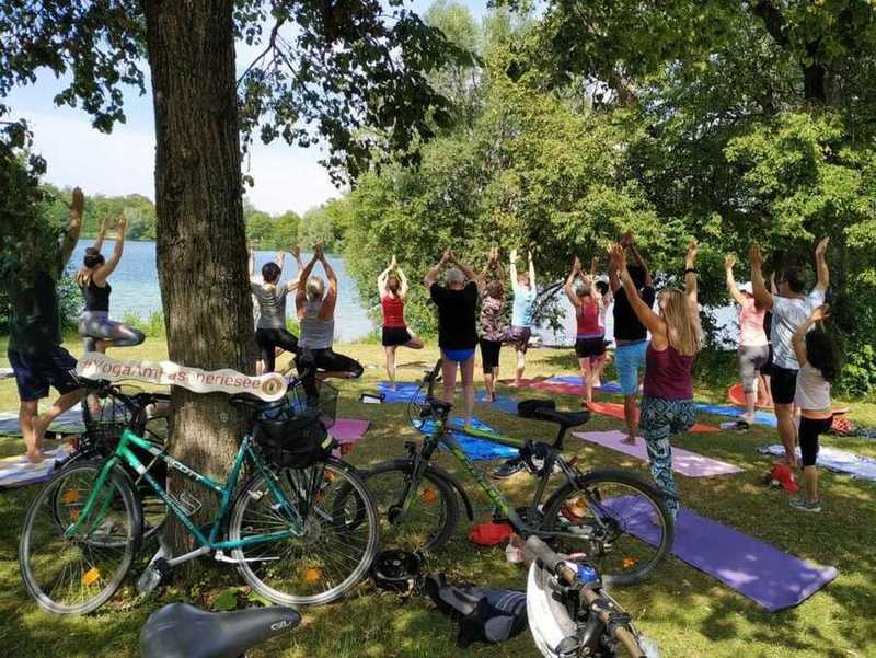 Yoga at the lake for ever age. Yogis come by bike to yoga.