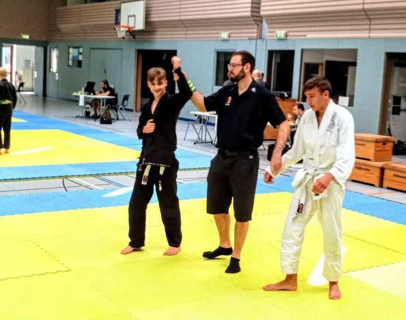 Anton gewinnt einen super starken BJJ Kampf, sichert sich Gold, und feiert seinen ersten Turniersieg