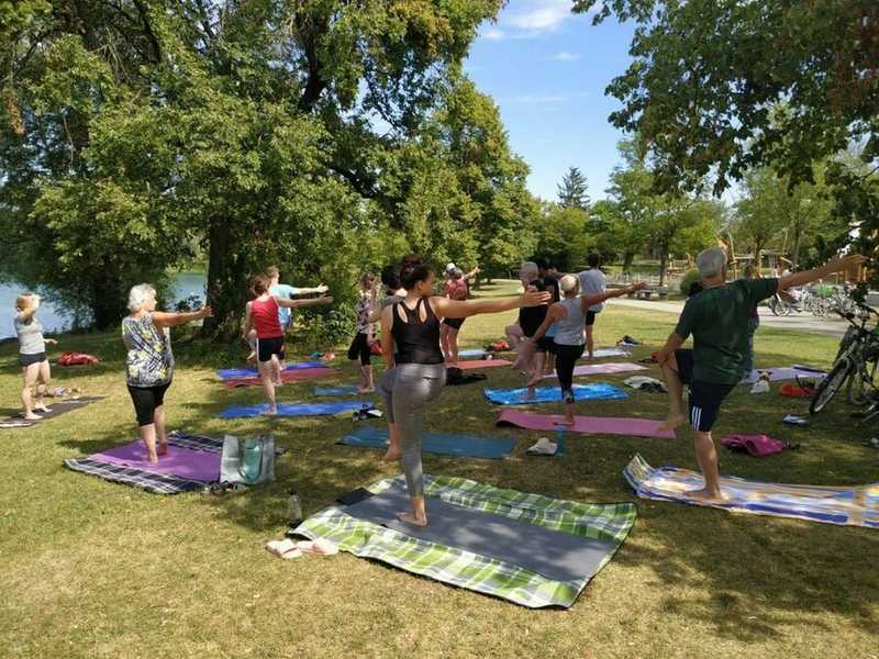Yoga am Fasaneriesee - München: Ein Asana für das Gleichgewicht