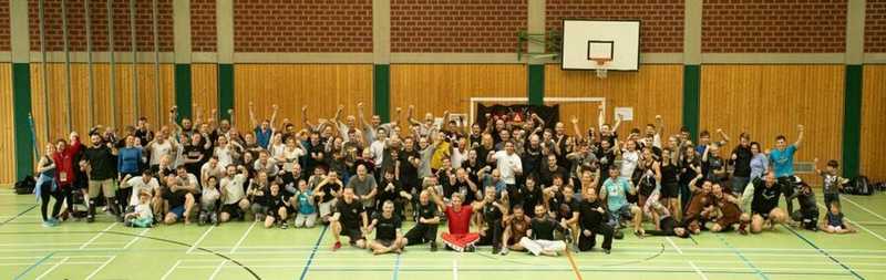 Kampfsport Camp: Gruppenbild, Kampfhaltung/Jubelnd