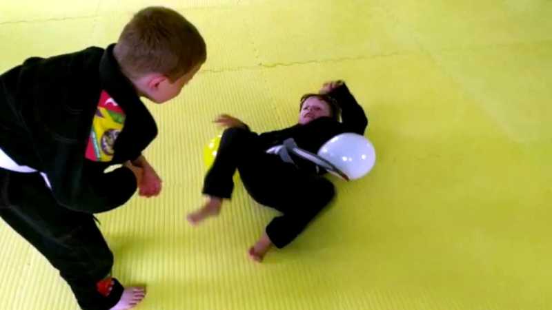 BJJ Guard passing and guard retention game using balloons