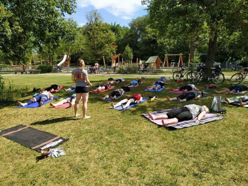 Savasana beim Yoga am Fasaneriesee München